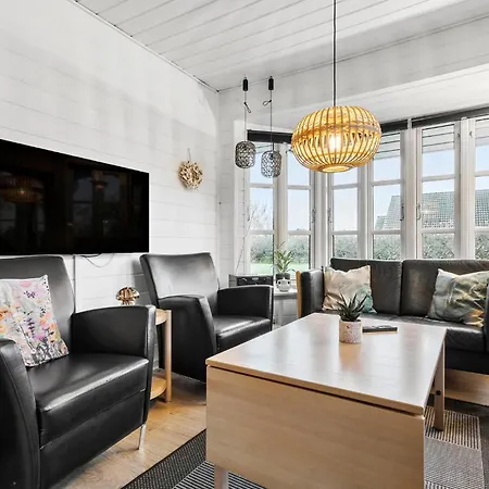 Stunning In Tarm With Kitchen בית נופש Hemmet